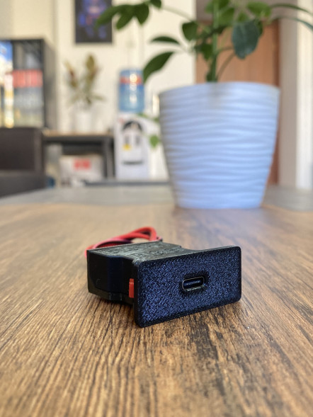 Блок зарядки USB-C 65W для BMW E36 в Омске