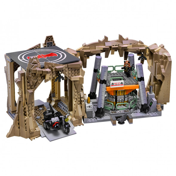 Конструктор LEGO Коллекционные наборы 76052 Логово Бэтмена в Омске