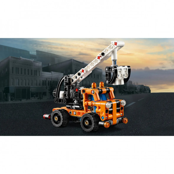 Конструктор LEGO Technic 42088 Ремонтный автокран в Омске