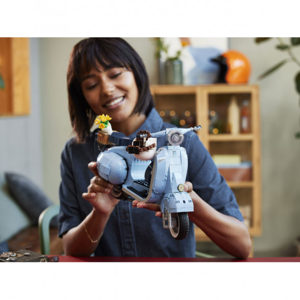 Конструктор LEGO Коллекционные наборы 10298 Vespa 125 в Омске