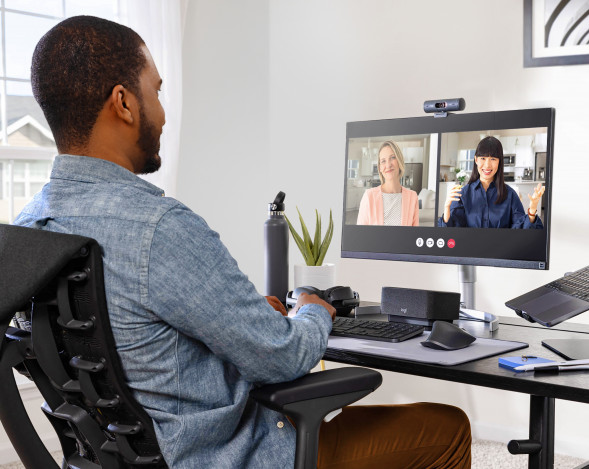 Веб-камера Logitech Brio 500, чёрный в Омске