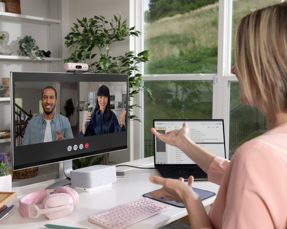 Веб-камера Logitech Brio 500, розовый в Омске