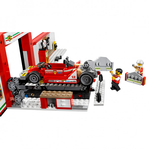 Конструктор LEGO Speed Champions 75889 Гараж Ferrari в Омске