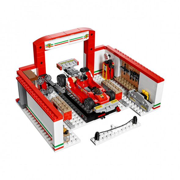 Конструктор LEGO Speed Champions 75889 Гараж Ferrari в Омске