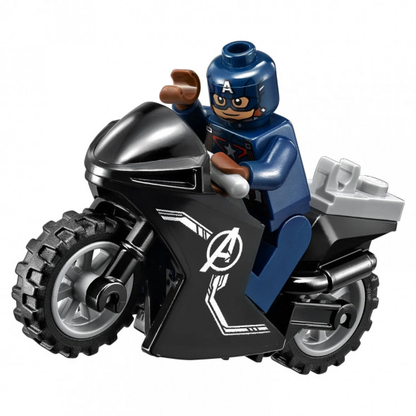 Конструктор LEGO Super Heroes 76032 Погоня на Квинджете Мстителей в Омске