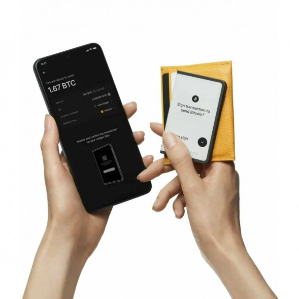 Аппаратный криптокошелек Ledger Stax + чехол Magnet Shell в Омске