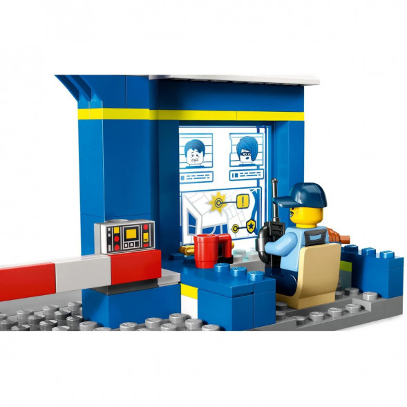 Конструктор LEGO City 60370 Побег из полицейского участка в Омске